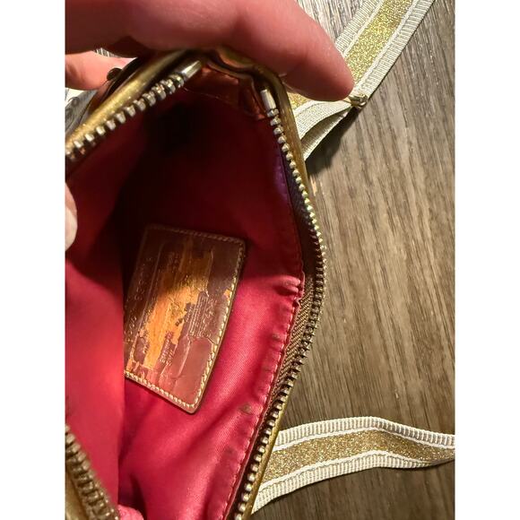 Coach - Picture 3 of 4